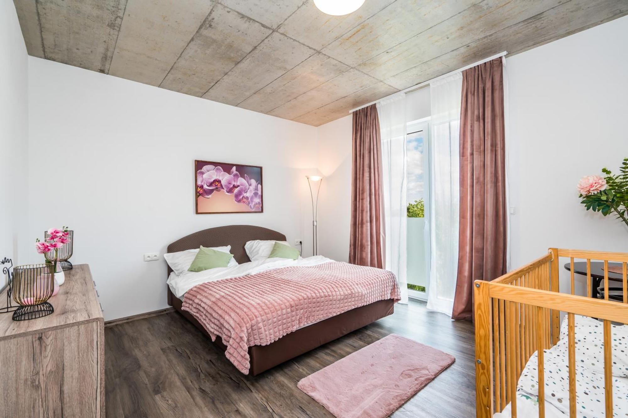 Perla Hradce 401 Apartman Hradec Králové Kültér fotó