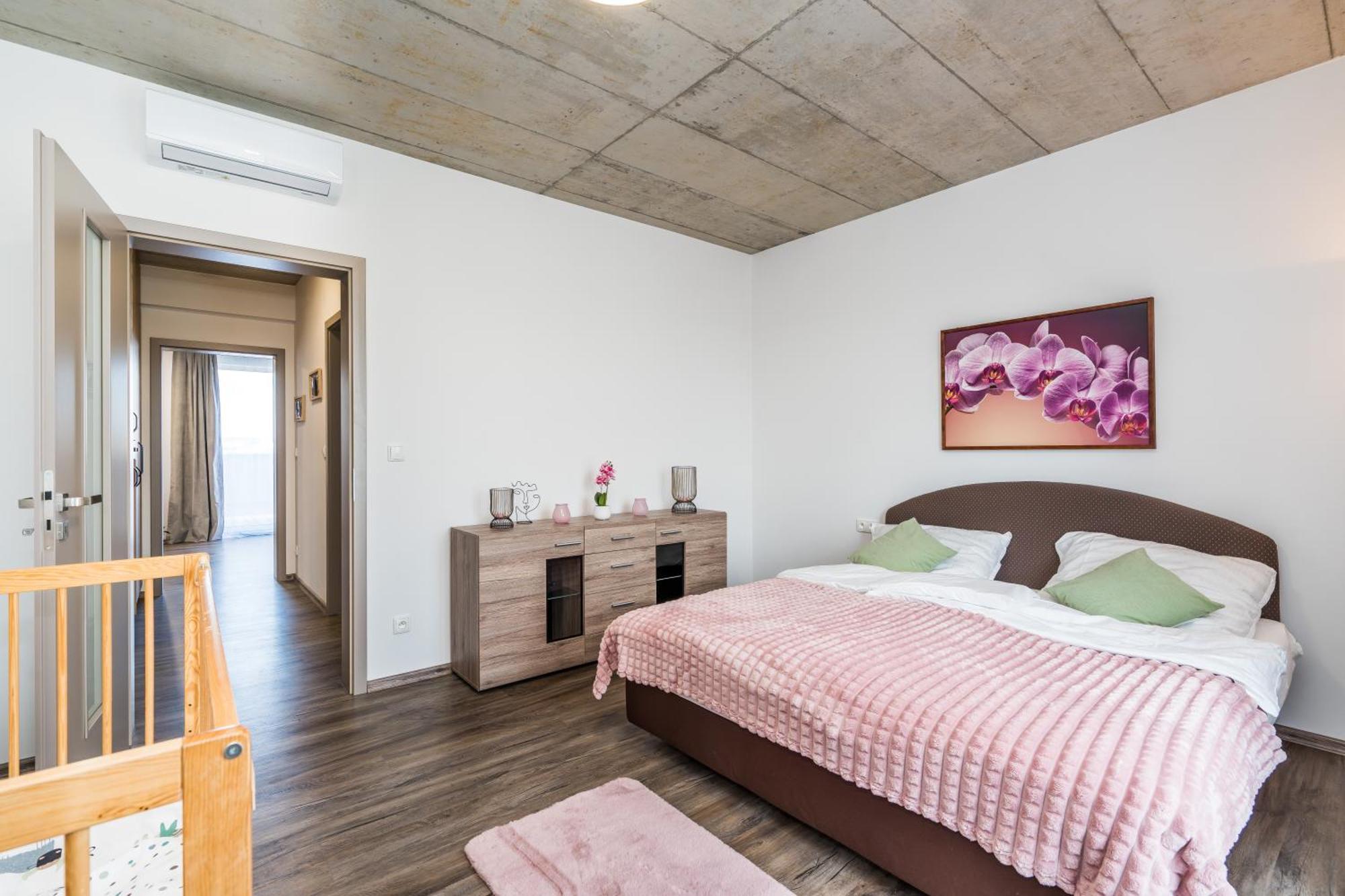 Perla Hradce 401 Apartman Hradec Králové Kültér fotó